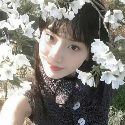 她在这里